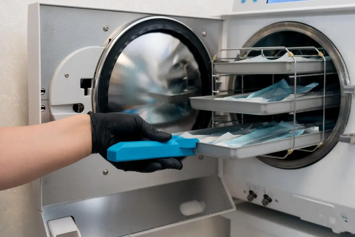 Sterilizacija orodja za medicinsko pedikuro